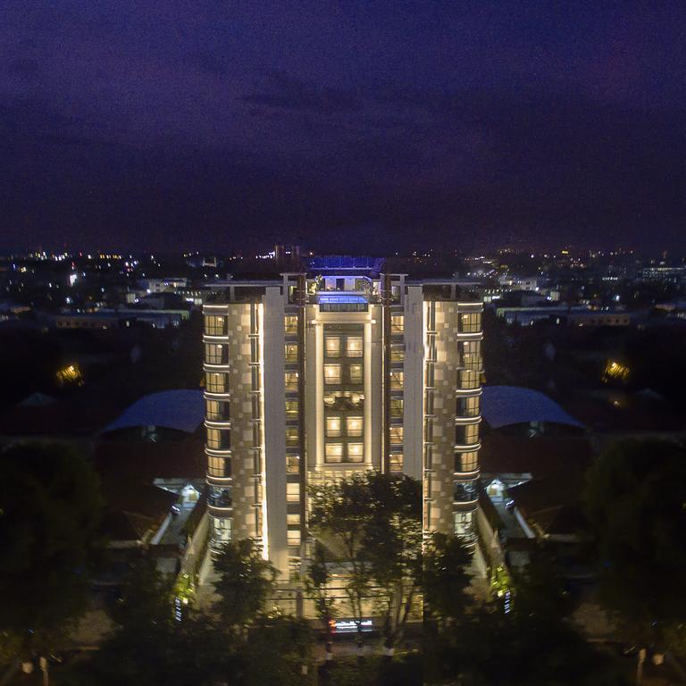Swiss-Belboutique Yogyakarta Hotel Exterior photo